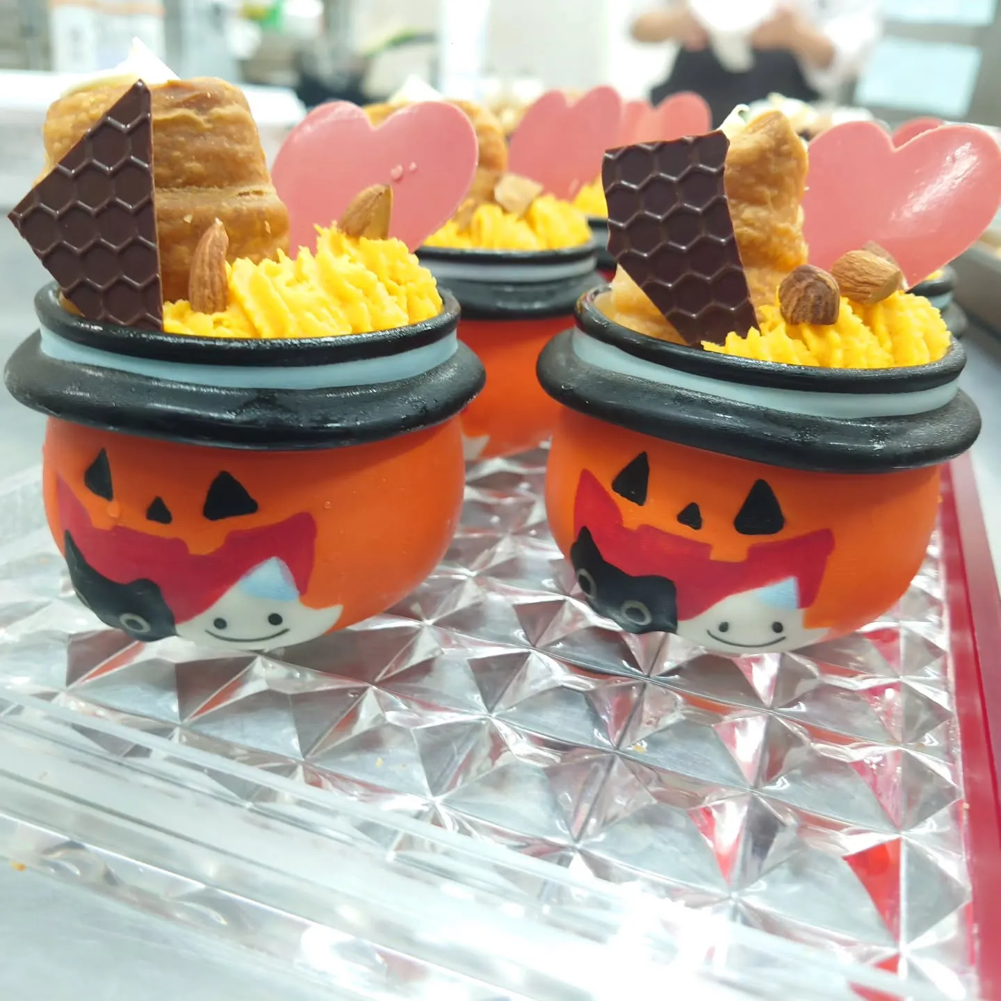 ハロウィン限定ケーキがショーケースに並びました✨